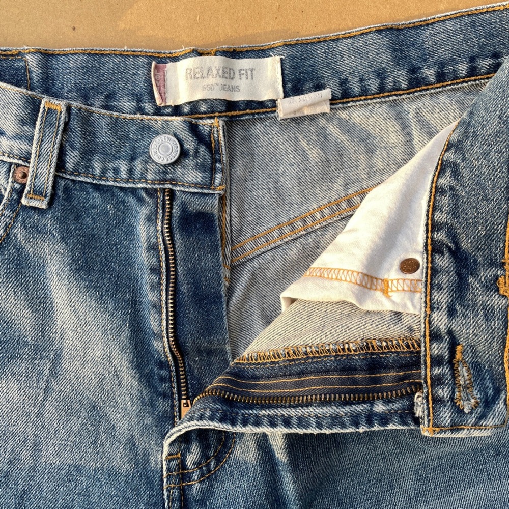 Levi's 550 Relaxed Fit Jeans Mens 32x32 Blue Casual Denim Tapered Leg Vintage - Picture 2 of 9